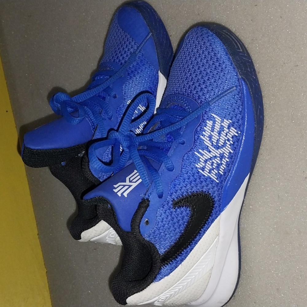 NIKE KYRIE FLYTRAP 2 (PS)  KID'S SIZE RACER  BLUE/ BLACK-WHITE sz 12C